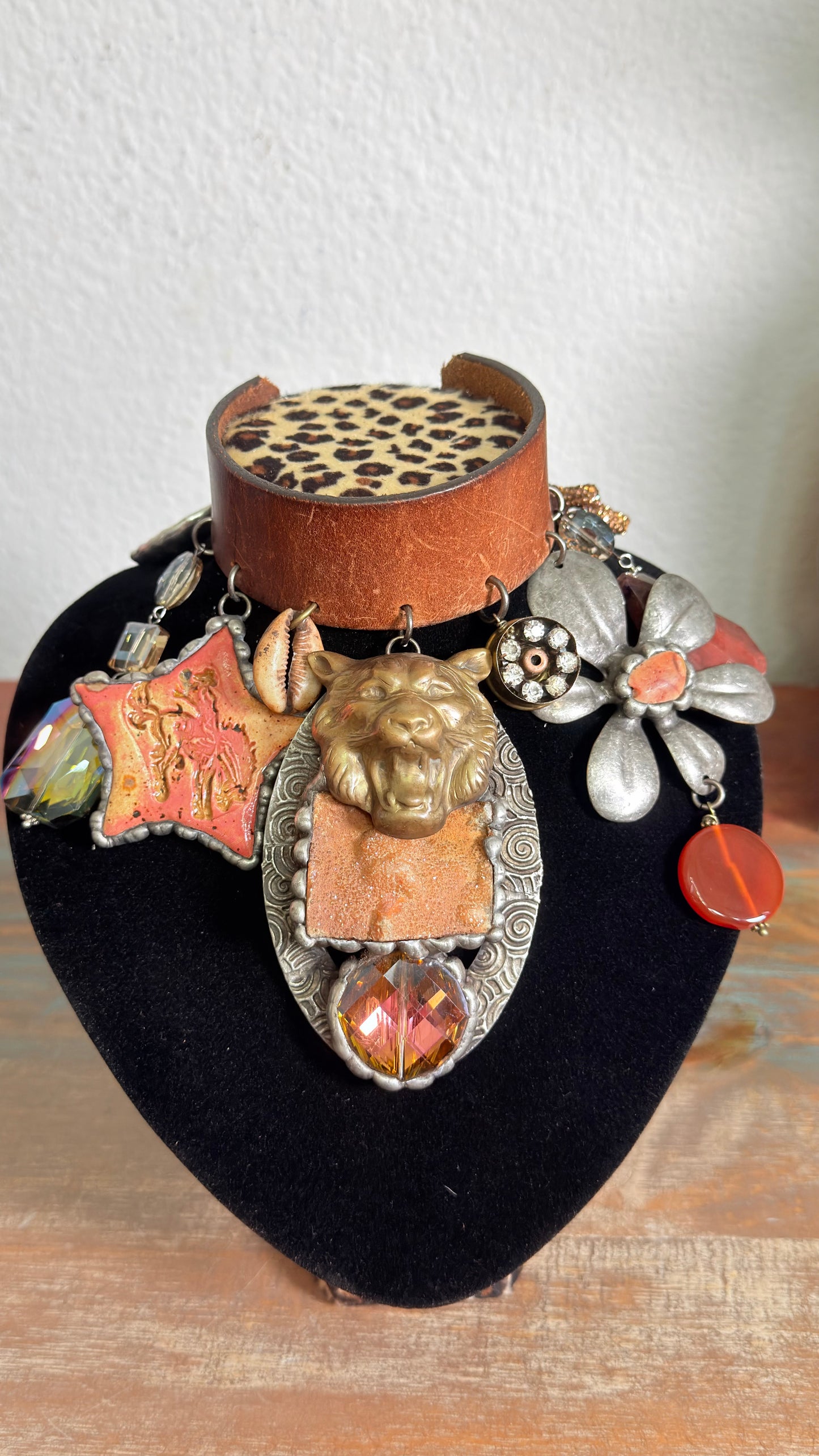 Wild Majesty Choker