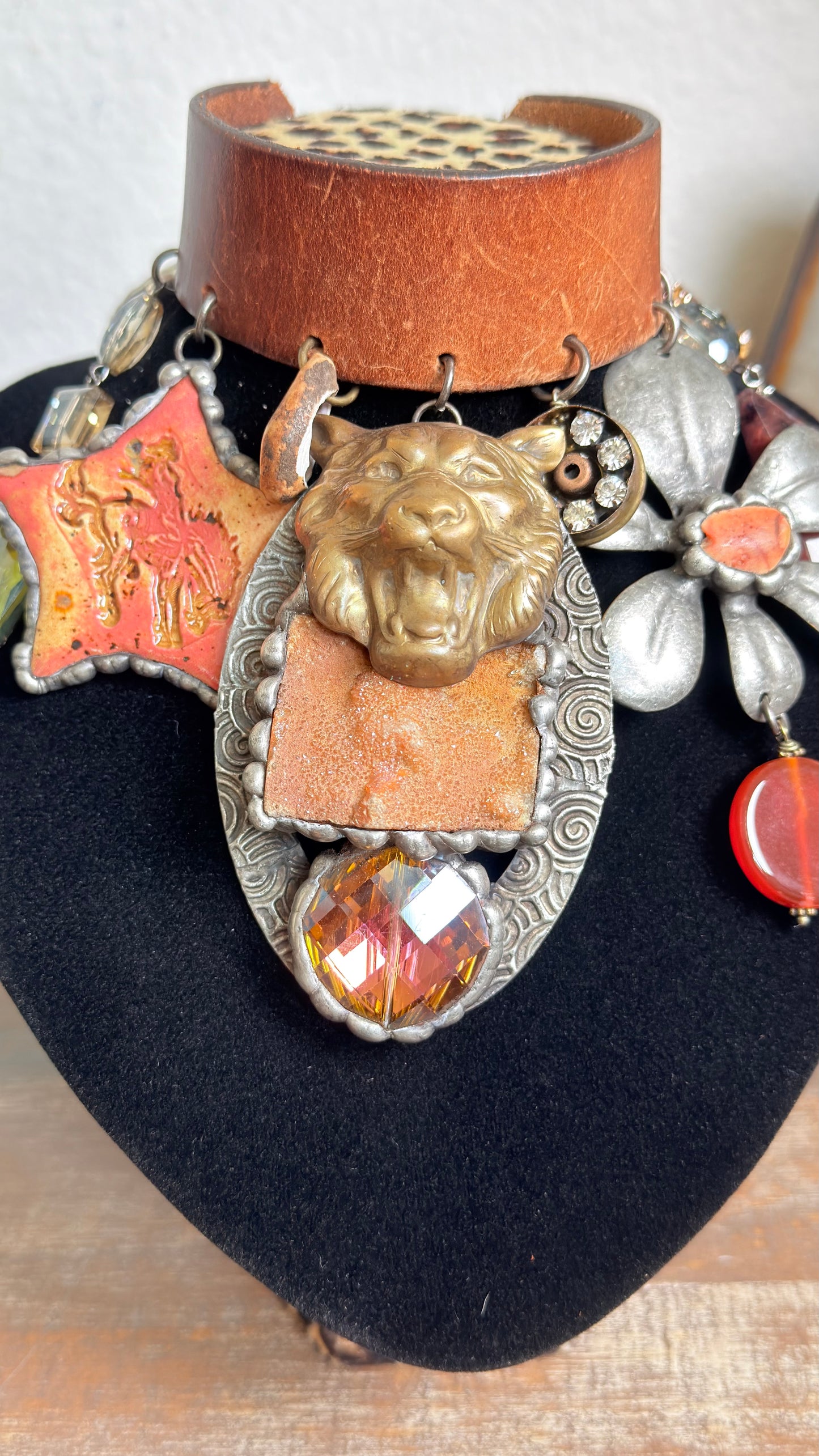 Wild Majesty Choker